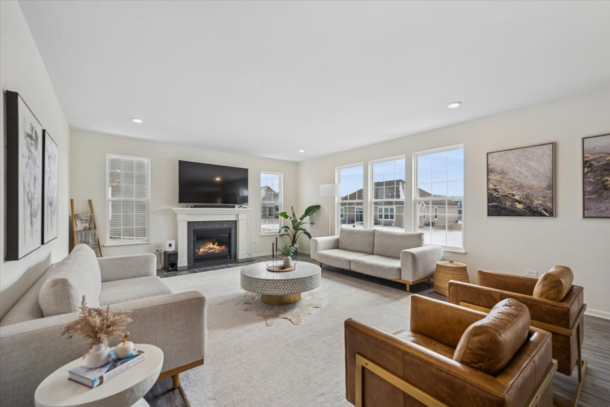 3641 Eldorado Road Elgin, IL 60124 - Photo 5 of 24