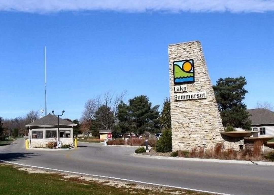 123 Newport Road Davis, IL 61019 - Photo 11 of 11 a city view with tall buildings