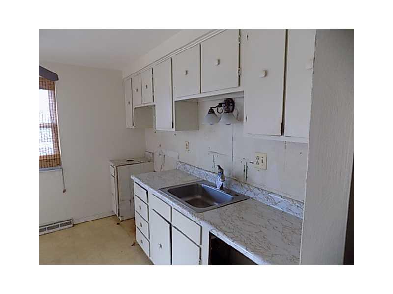265 Hazel Road Penn Hills, PA 15235 - Photo 6 of 9 Kitchen.