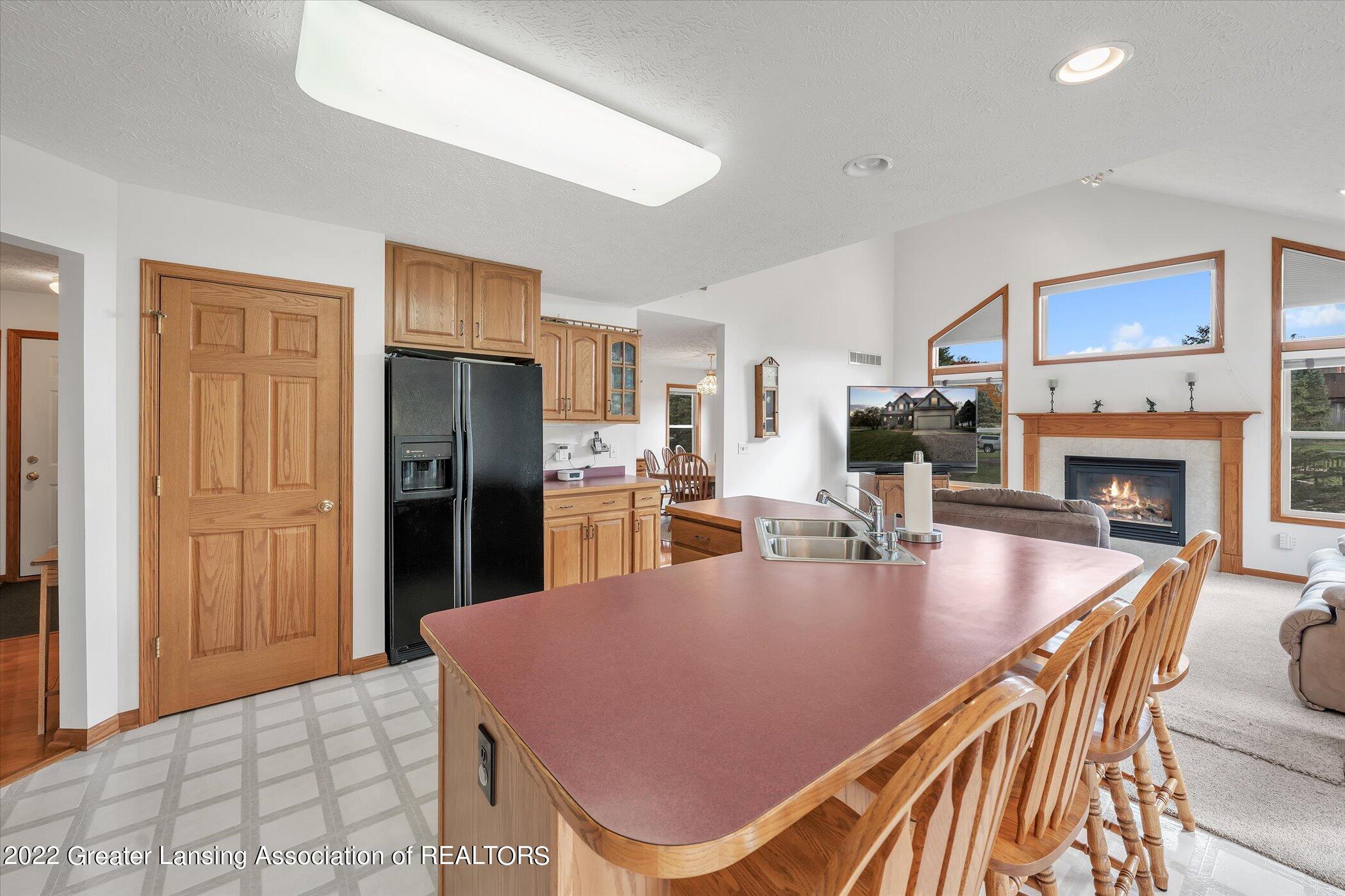 7237 Williams Road Lansing, MI 48911 - Photo 13 of 38 13-7237-Williams-Rd-WindowStill-Real-Est