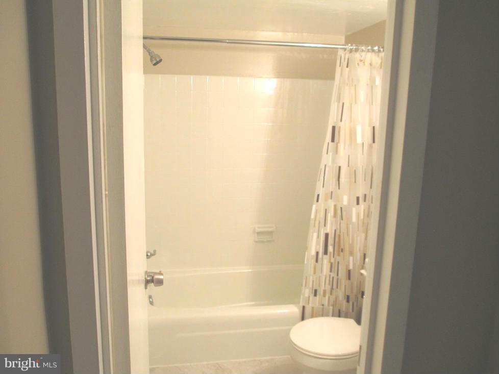 9 Canterbury Square, Unit 301 Alexandria, VA 22304 - Photo 16 of 18 Bath