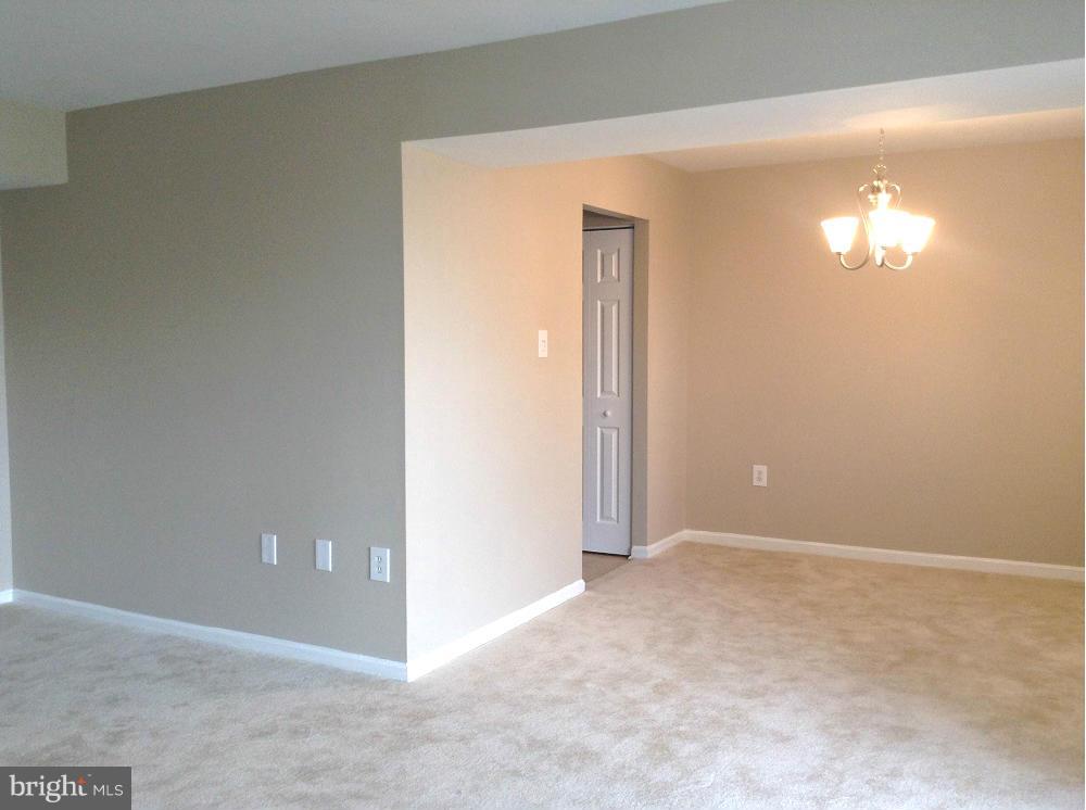 9 Canterbury Square, Unit 301 Alexandria, VA 22304 - Photo 7 of 18 Dining Room