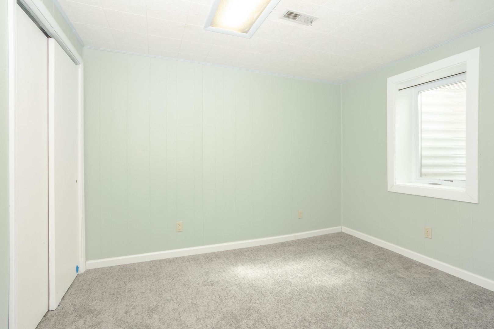 1717 Cook Drive Normal, IL 61761 - Photo 34 of 55 an empty room with a window