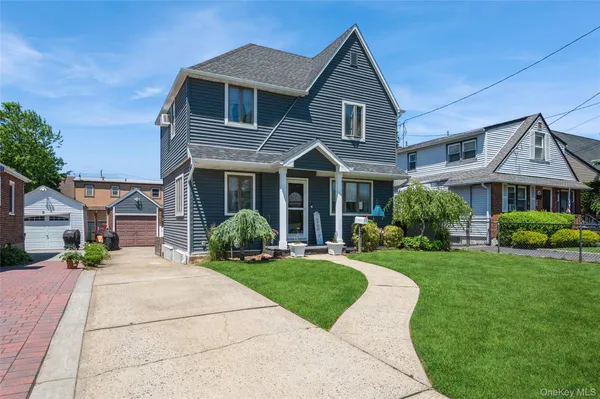 $799,000 | 24 Commonwealth Street, Franklin Square, NY 11010