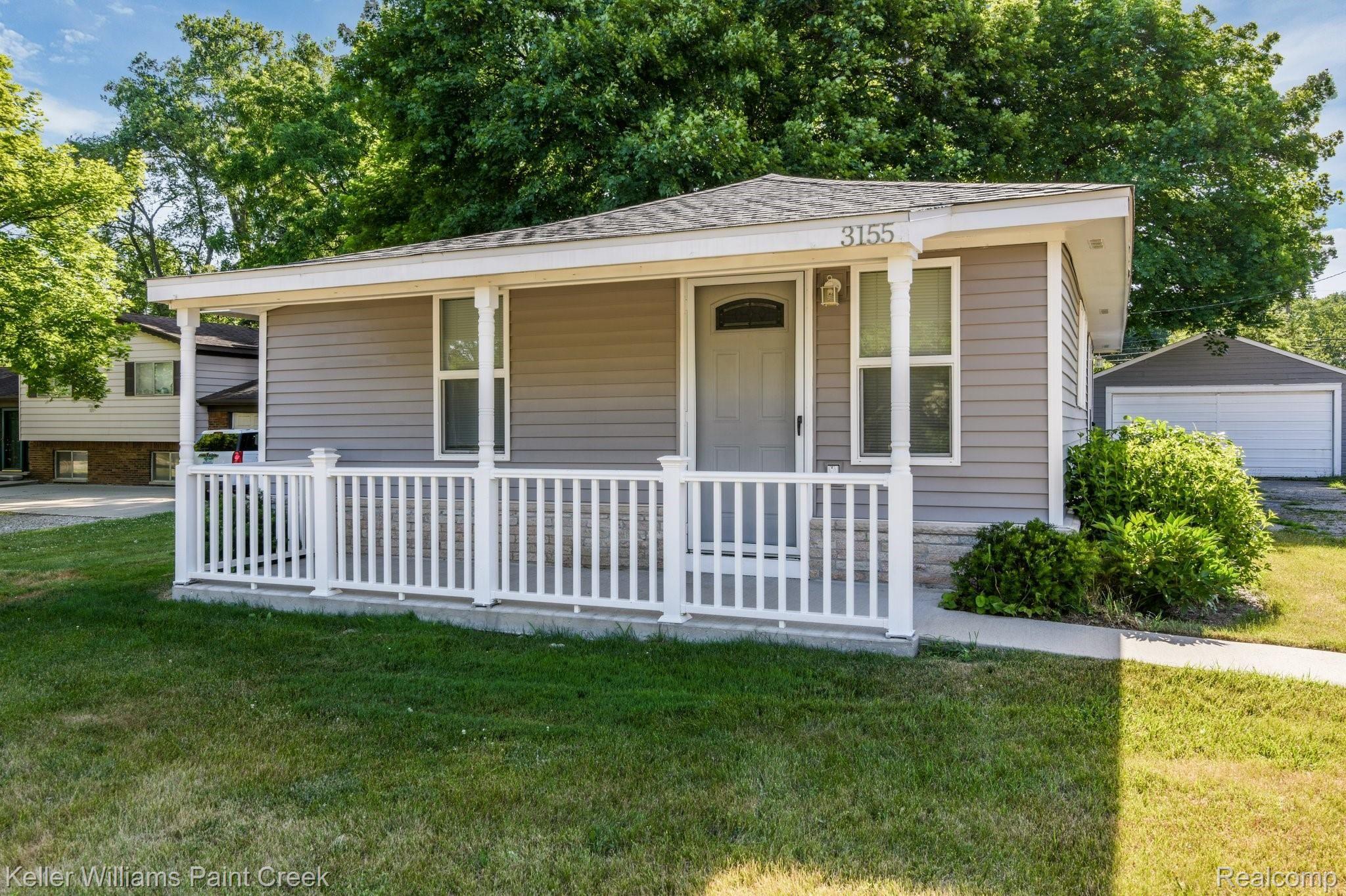 3155 South Adams Road Rochester, MI 48309 - Photo 8 of 20 Front Porch
