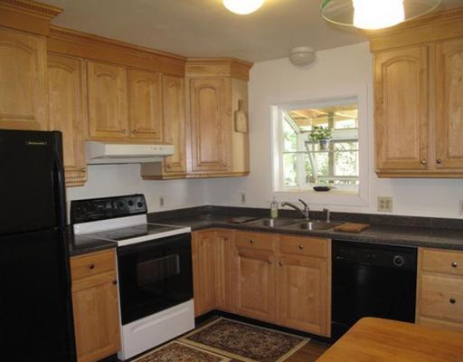 5 Chapel Road Orono, ME 04473 - Photo 8 of 25 Kitchen.