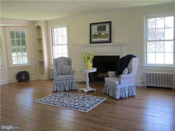 198 Berwind Circle Wayne, PA 19087 - Photo 3 of 20 Living Room