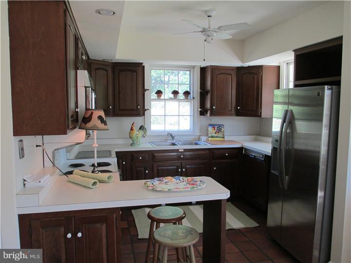 198 Berwind Circle Wayne, PA 19087 - Photo 6 of 20 Kitchen