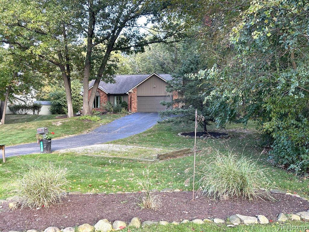 4495 Maybee Road Lake Orion, MI 48359 - Photo 33 of 34