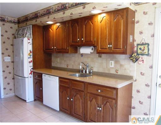 4 Barrie Road East Brunswick, NJ 08816 - Photo 4 of 16 Gallery Image 4