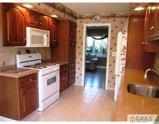 4 Barrie Road East Brunswick, NJ 08816 - Photo 5 of 16 Gallery Image 5