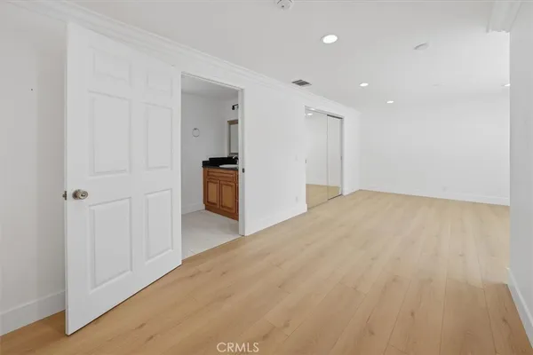 $4,875 | 24324 Victory Boulevard, Woodland Hills, CA 91367