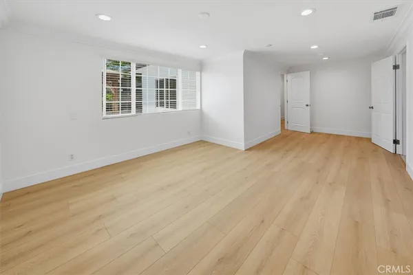 $4,875 | 24324 Victory Boulevard, Woodland Hills, CA 91367