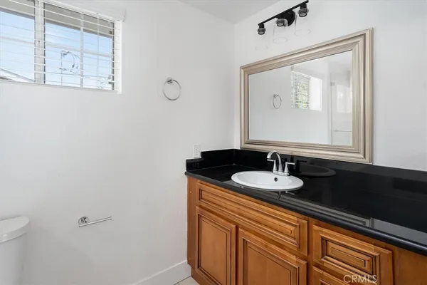 $4,875 | 24324 Victory Boulevard, Woodland Hills, CA 91367