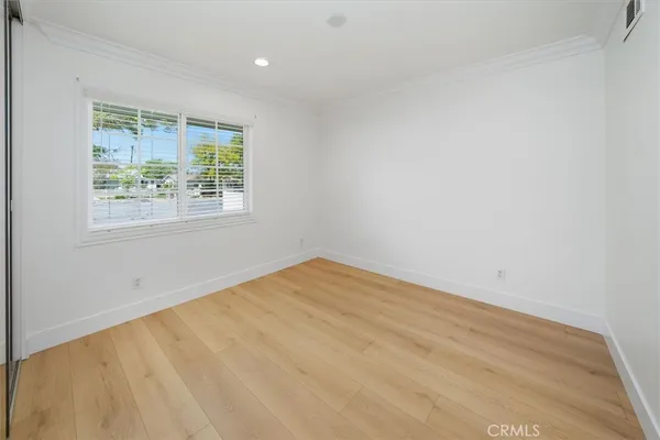 $4,875 | 24324 Victory Boulevard, Woodland Hills, CA 91367