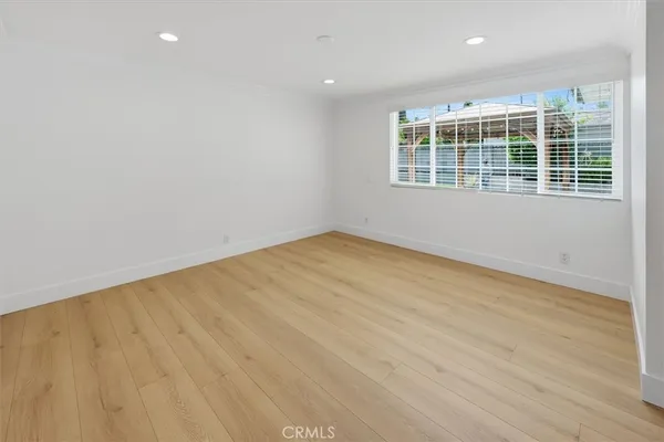 $4,875 | 24324 Victory Boulevard, Woodland Hills, CA 91367