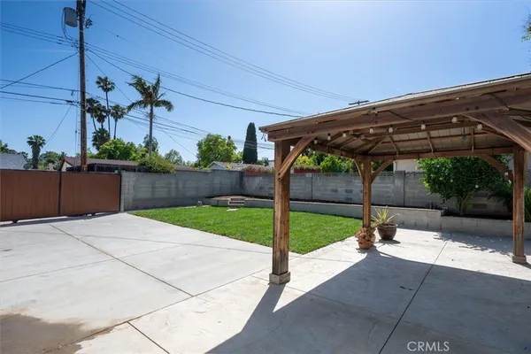 $4,875 | 24324 Victory Boulevard, Woodland Hills, CA 91367