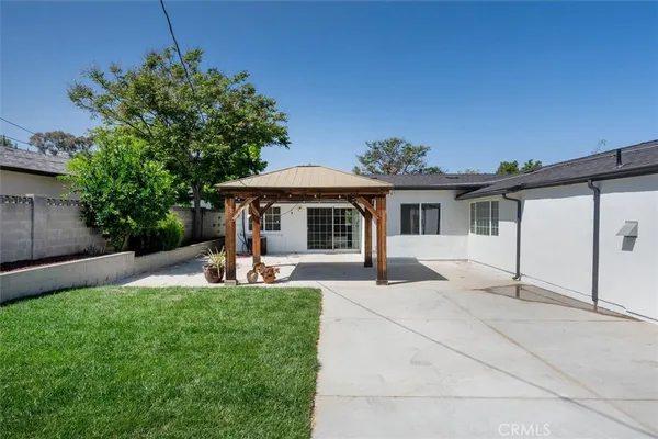 $4,875 | 24324 Victory Boulevard, Woodland Hills, CA 91367