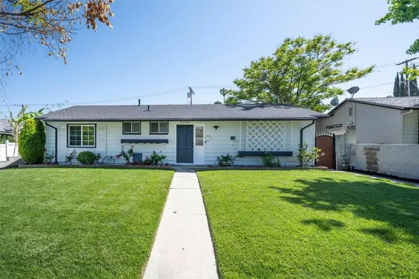 $4,875 | 24324 Victory Boulevard, Woodland Hills, CA 91367