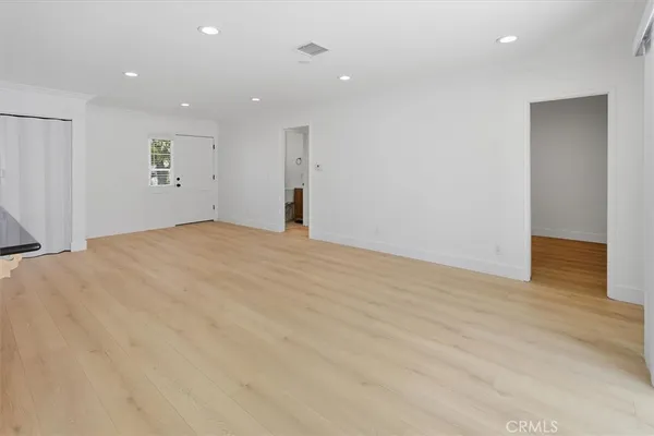 $4,875 | 24324 Victory Boulevard, Woodland Hills, CA 91367