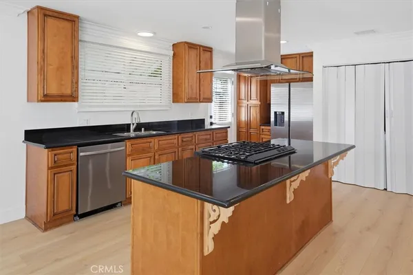 $4,875 | 24324 Victory Boulevard, Woodland Hills, CA 91367