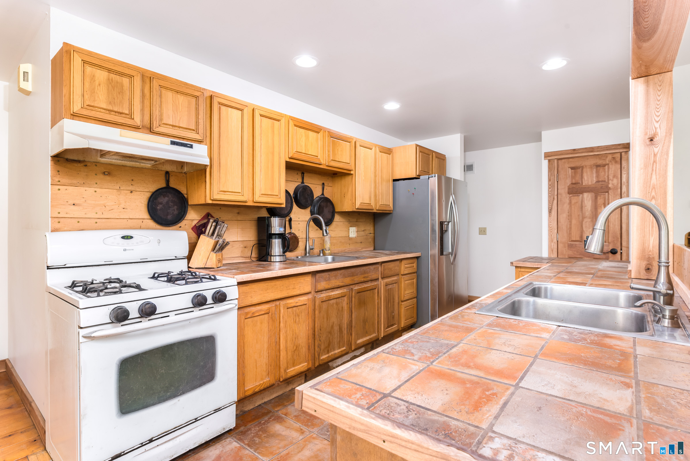 254 Beaver Hill Road Windham, CT 06256 - Photo 7 of 39