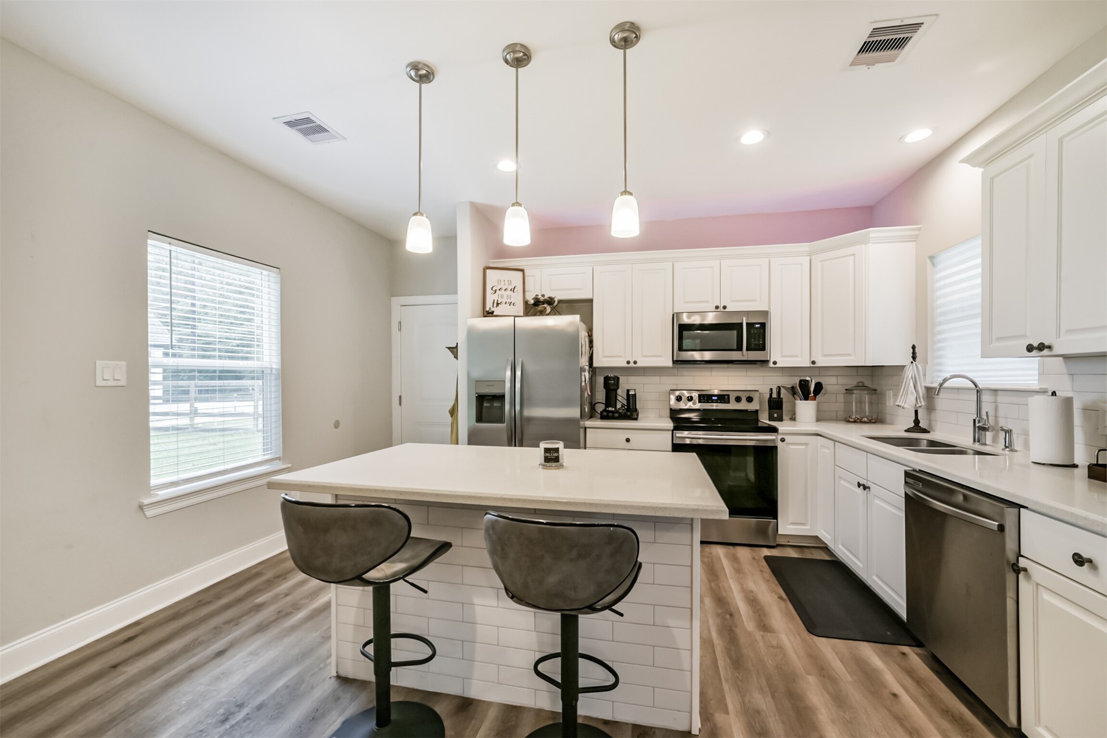 725 Magnolia Point Drive Huffman, TX 77336 - Photo 5 of 33 Island kitchen