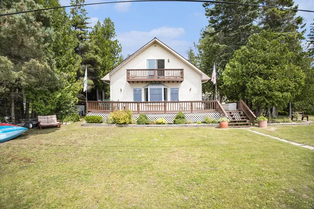 $899,900 | 1445 Highway 2, St. Ignace, MI 49781