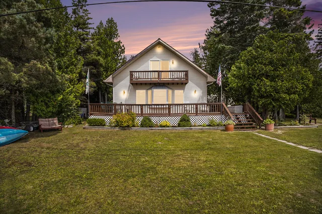 $899,900 | 1445 Highway 2, St. Ignace, MI 49781