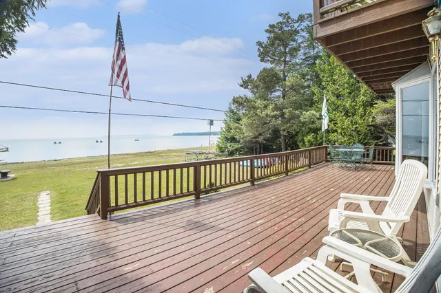 $899,900 | 1445 Highway 2, St. Ignace, MI 49781