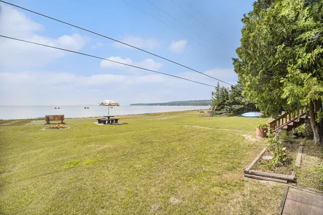 $899,900 | 1445 Highway 2, St. Ignace, MI 49781