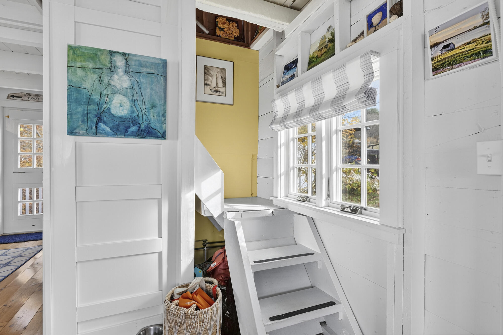 562 Island Avenue Portland, ME 04108 - Photo 13 of 49 Stairwell