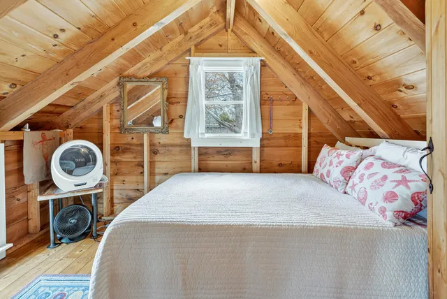 $850,000 | 562 Island Avenue, Portland, ME 04108