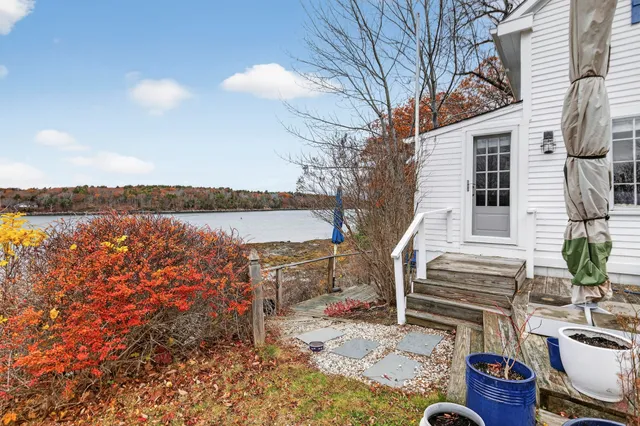 $850,000 | 562 Island Avenue, Portland, ME 04108