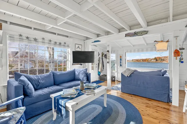 $850,000 | 562 Island Avenue, Portland, ME 04108