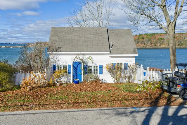 $850,000 | 562 Island Avenue, Portland, ME 04108