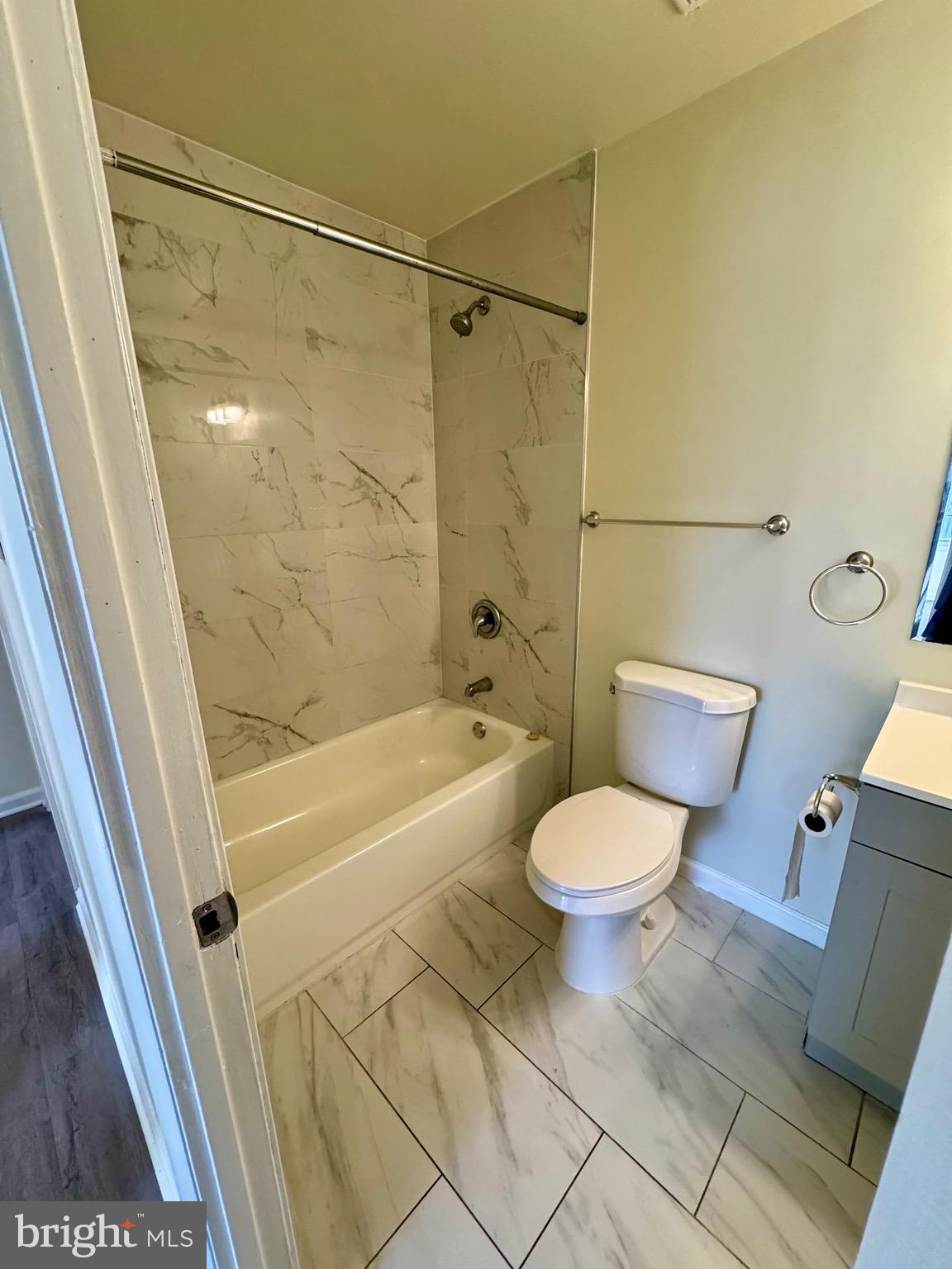 1040 Springhill Way Gambrills, MD 21054 - Photo 24 of 36 Hallway Full Bath