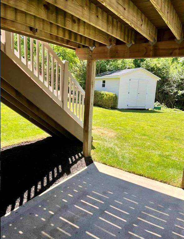 136 Maclaine Drive Carnegie, PA 15106 - Photo 6 of 30 a view of an outdoor space
