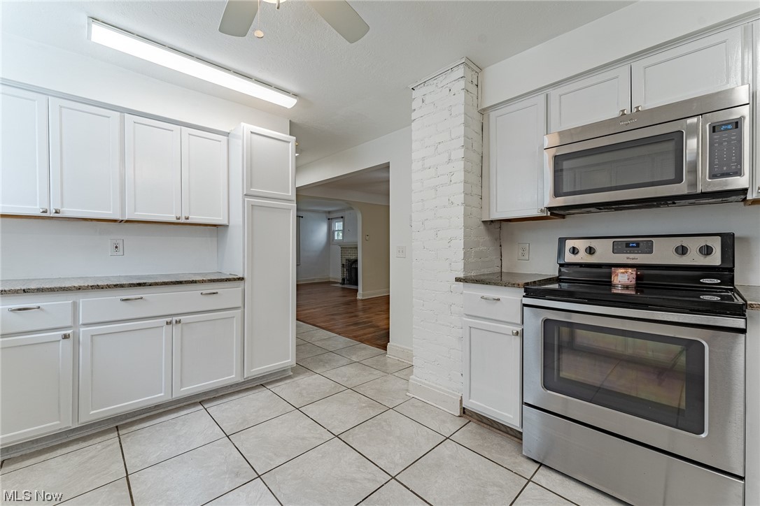 1357 Argonne Road Cleveland, OH 44121 - Photo 11 of 31