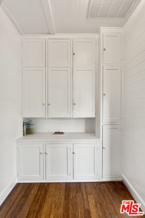 15454 South Mountain Road Oxnard, CA 93036 - Photo 19 of 65 a view of cabinets and wooden floor