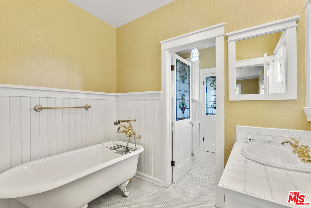 15454 South Mountain Road Oxnard, CA 93036 - Photo 25 of 65 a bathroom with a tub and shower