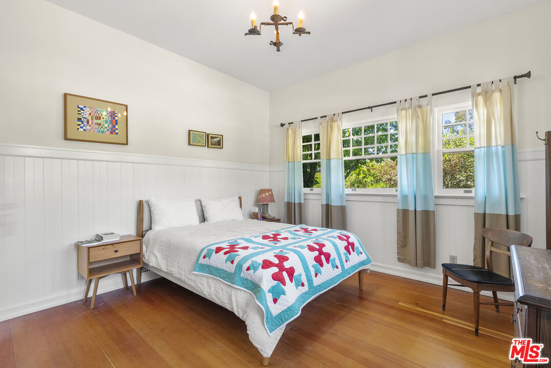 15454 South Mountain Road Oxnard, CA 93036 - Photo 30 of 65 a bedroom with a bed and a table