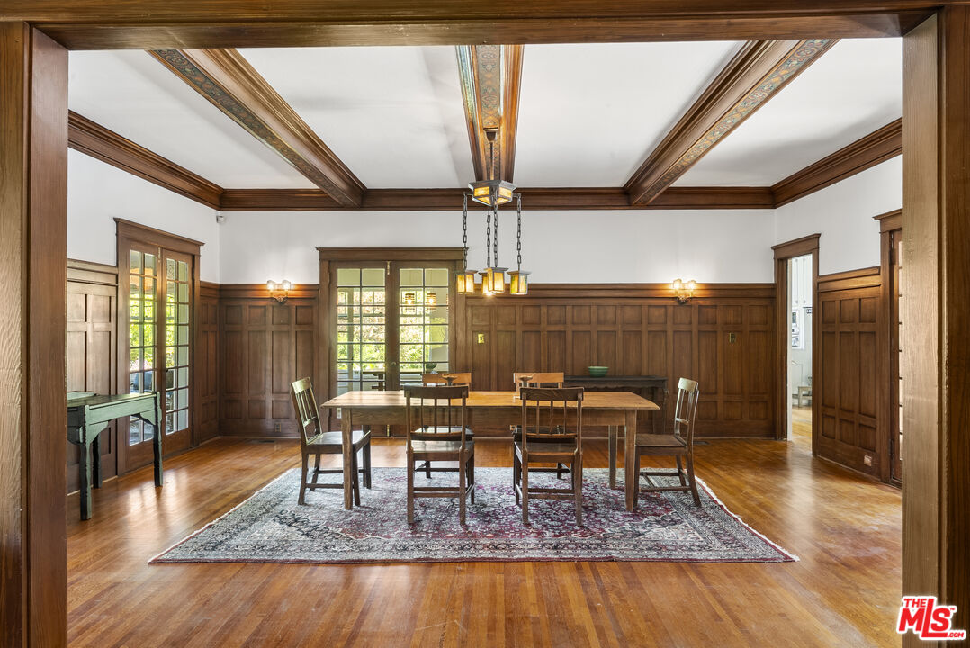15454 South Mountain Road Oxnard, CA 93036 - Photo 10 of 65 a view of a dining room with furniture