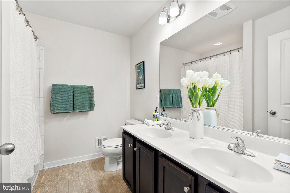 1010 Saxton Drive Frederick, MD 21702 - Photo 31 of 51 Upper level shared full bath w/ double vanity