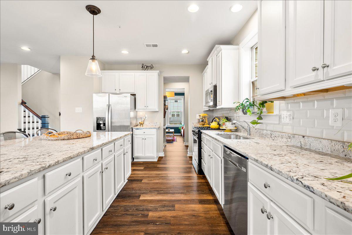 1010 Saxton Drive Frederick, MD 21702 - Photo 4 of 51 Beautiful kitchen w/ recessed lighting