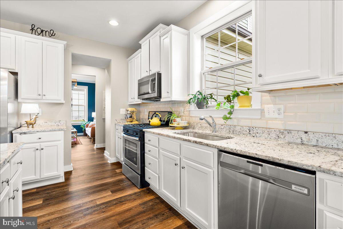 1010 Saxton Drive Frederick, MD 21702 - Photo 5 of 51 Kitchen is glamorous