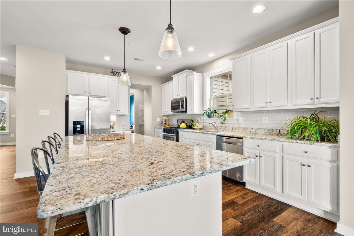 1010 Saxton Drive Frederick, MD 21702 - Photo 6 of 51 Large kitchen island