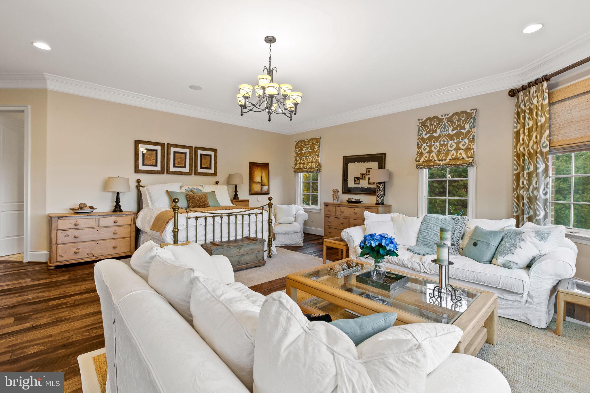 905 Hayfields Road Cockeysville, MD 21030 - Photo 27 of 69 Spacious sitting area and ten foot ceilings