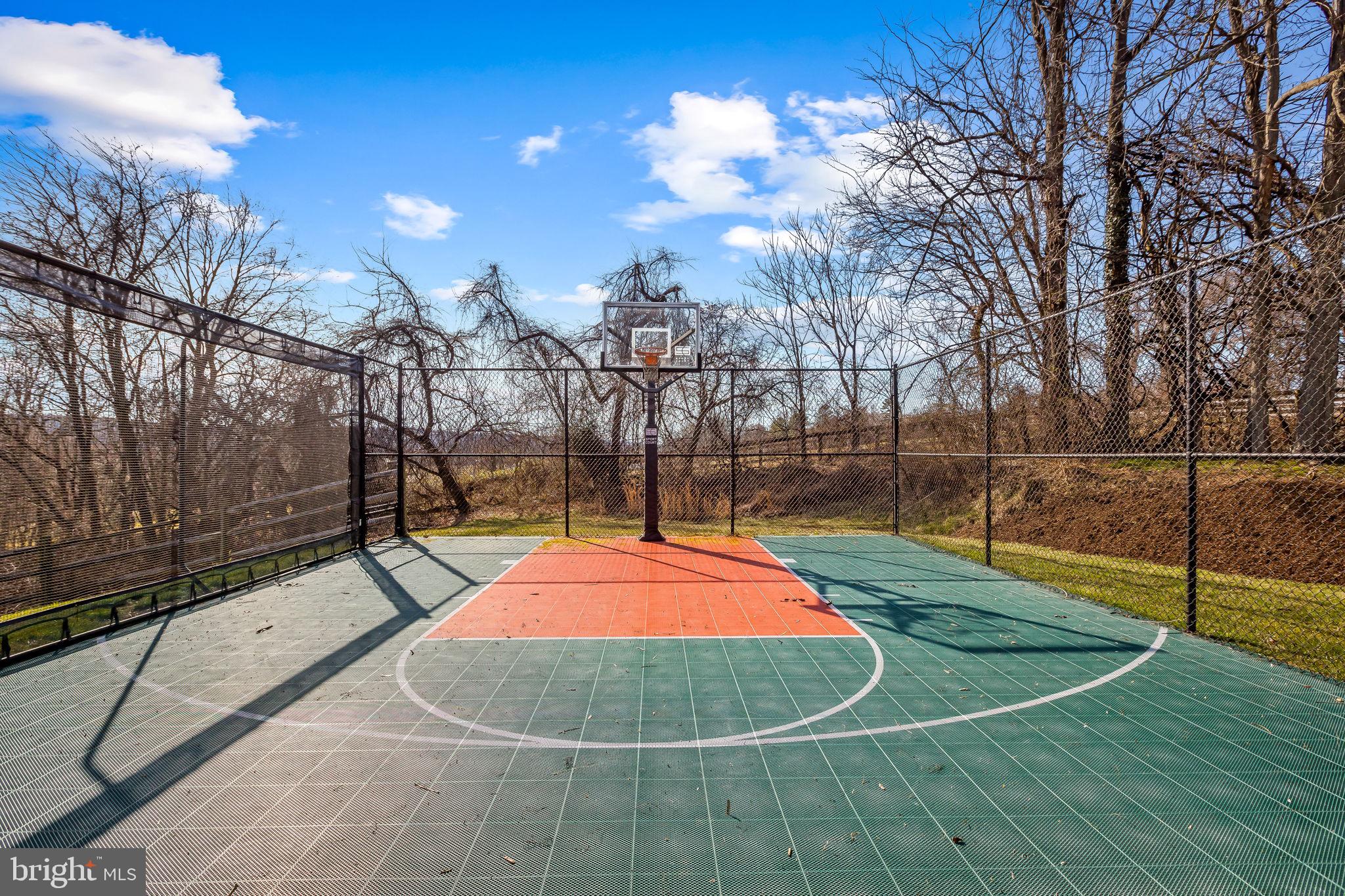 905 Hayfields Road Cockeysville, MD 21030 - Photo 58 of 69 Sports court