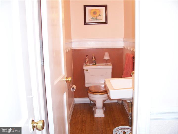 222 Beechwood Road Springfield, PA 19064 - Photo 12 of 14 Bathroom